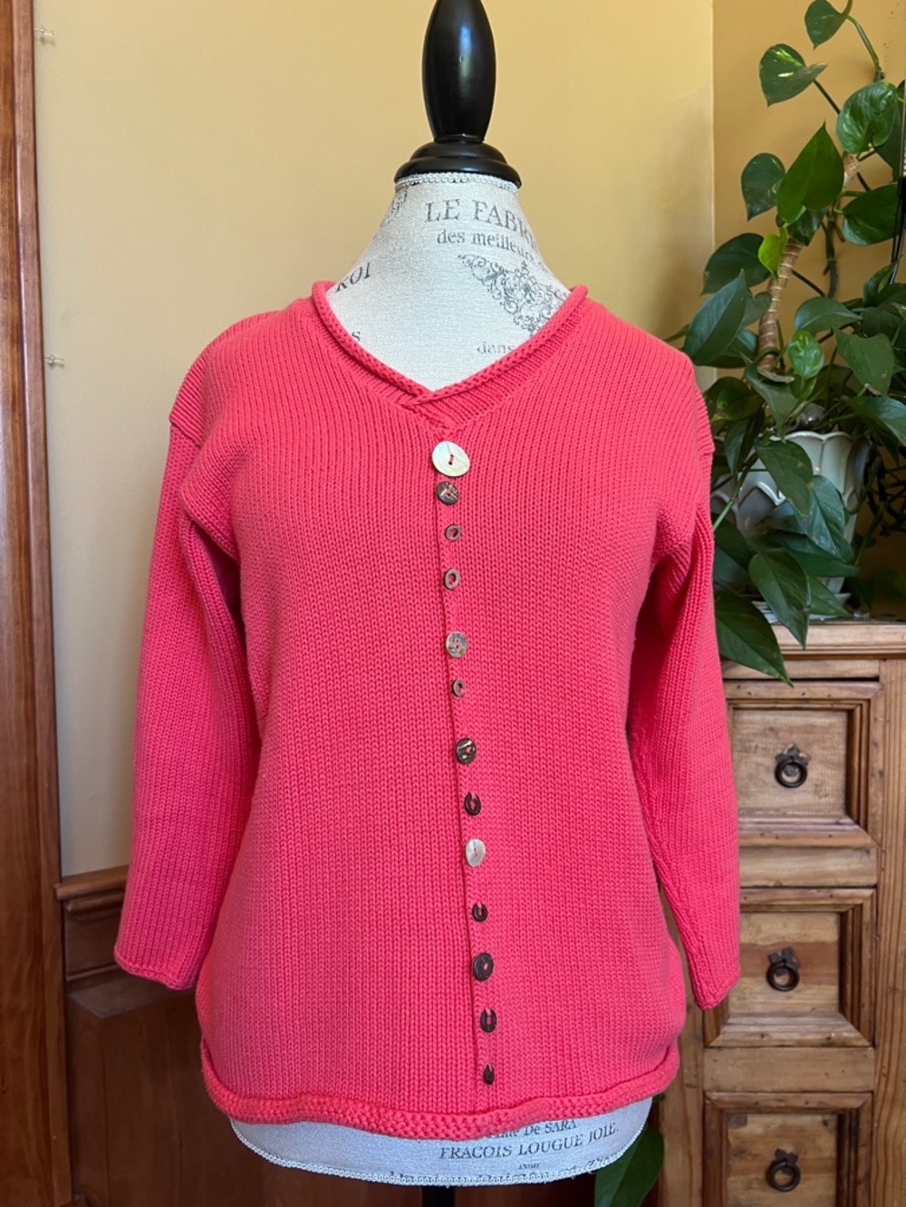 Lulu-B Women’s Coral Button-Front V-Neck Sweater Medium